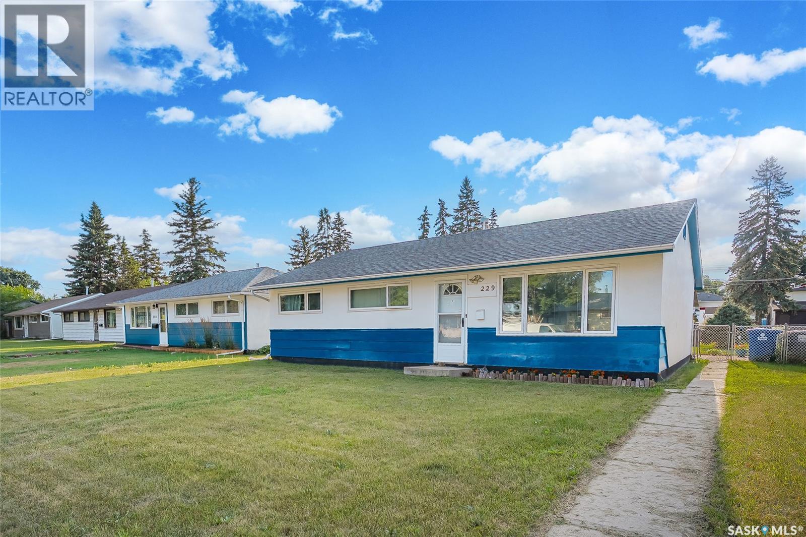 229 U Avenue N, Saskatoon, Saskatchewan  S7L 3C4 - Photo 1 - SK046009