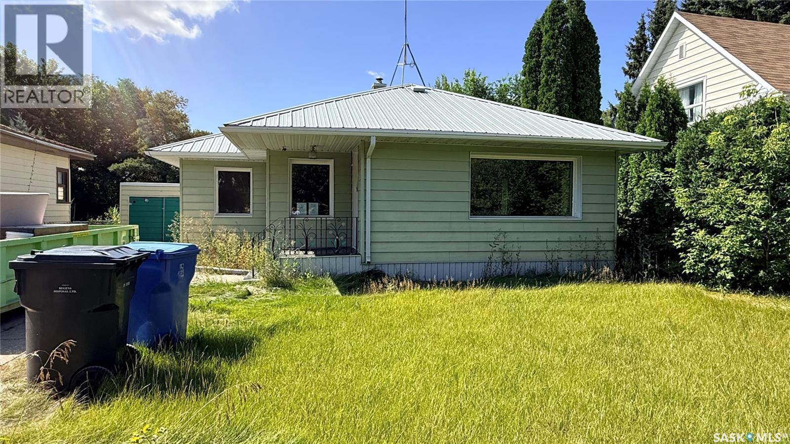 1710 Third Street, Estevan, Saskatchewan  S4A 0S8 - Photo 1 - SK045876