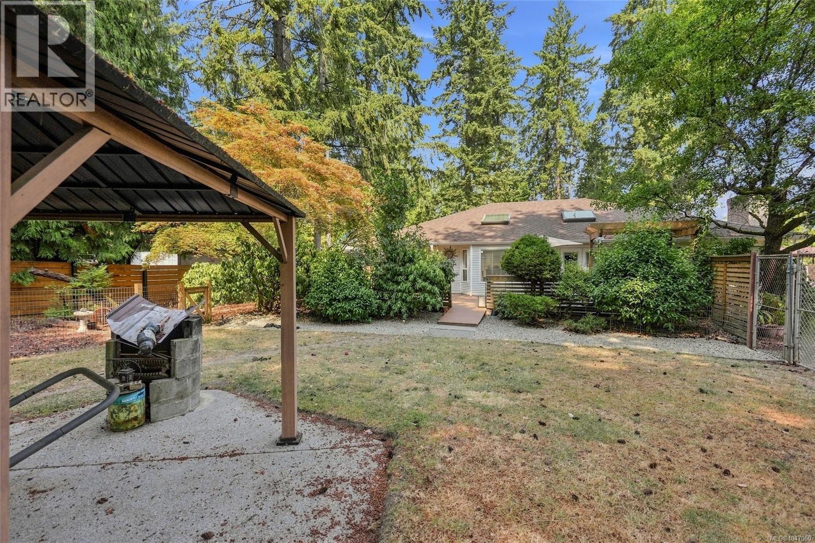 2319 Island Hwy E, Nanoose Bay, British Columbia  V9P 9E2 - Photo 44 - 1047060