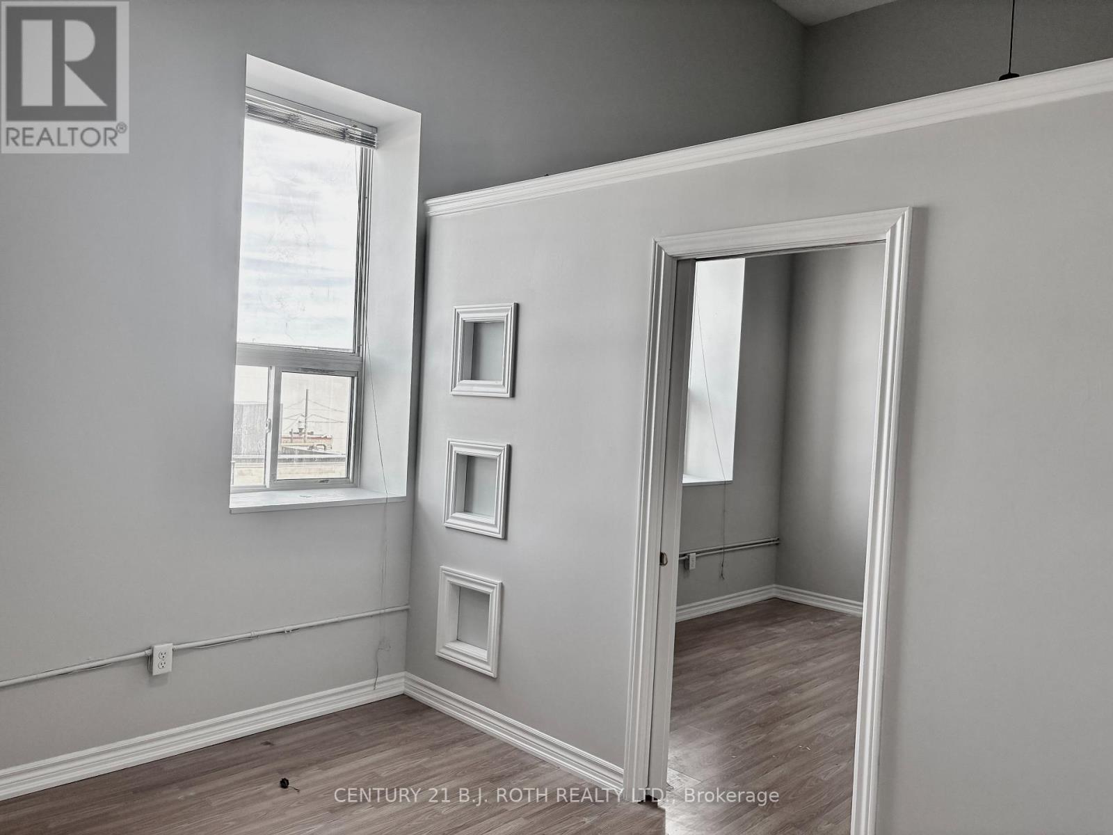 302 - 19 Dunlop Street W, Barrie, Ontario  L4N 1A1 - Photo 10 - S13690964