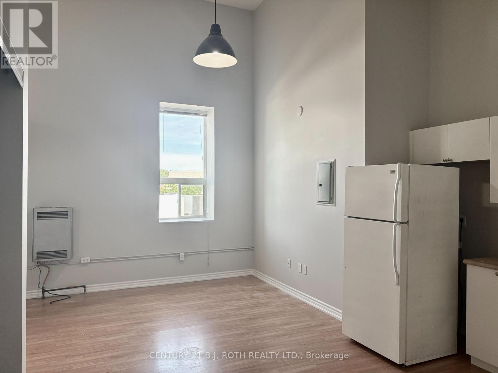 302 - 19 Dunlop Street W, Barrie, Ontario  L4N 1A1 - Photo 6 - S13690964