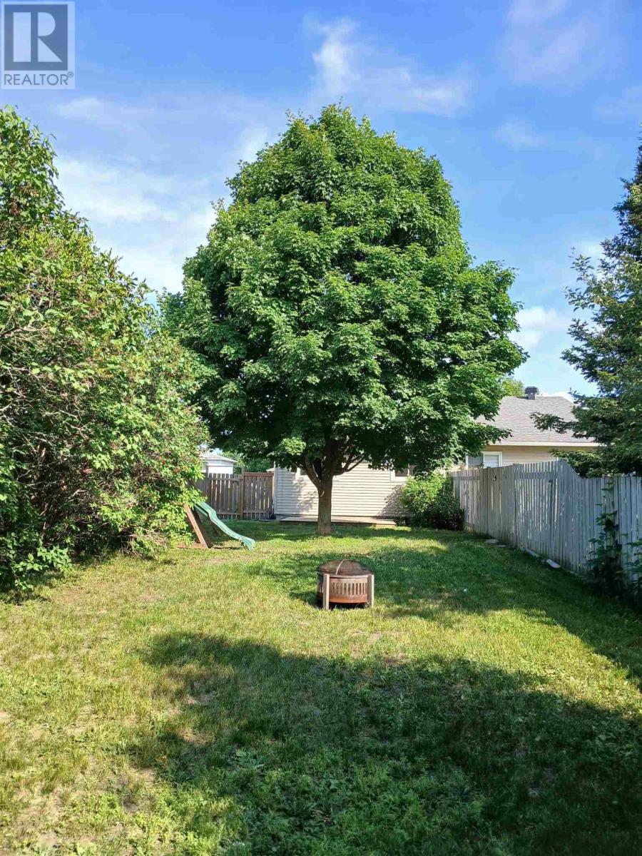125 Laurier Rd, Elliot Lake, Ontario  P5A 2V1 - Photo 4 - SM262239