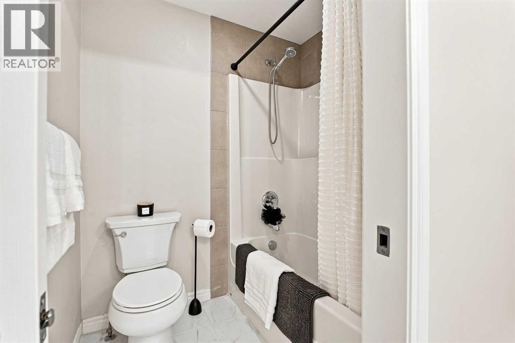 236 Hillcrest Drive SW, Airdrie, Alberta  T4B 4C5 - Photo 31 - A2338528
