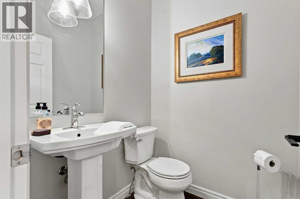 236 Hillcrest Drive SW, Airdrie, Alberta  T4B 4C5 - Photo 33 - A2338528
