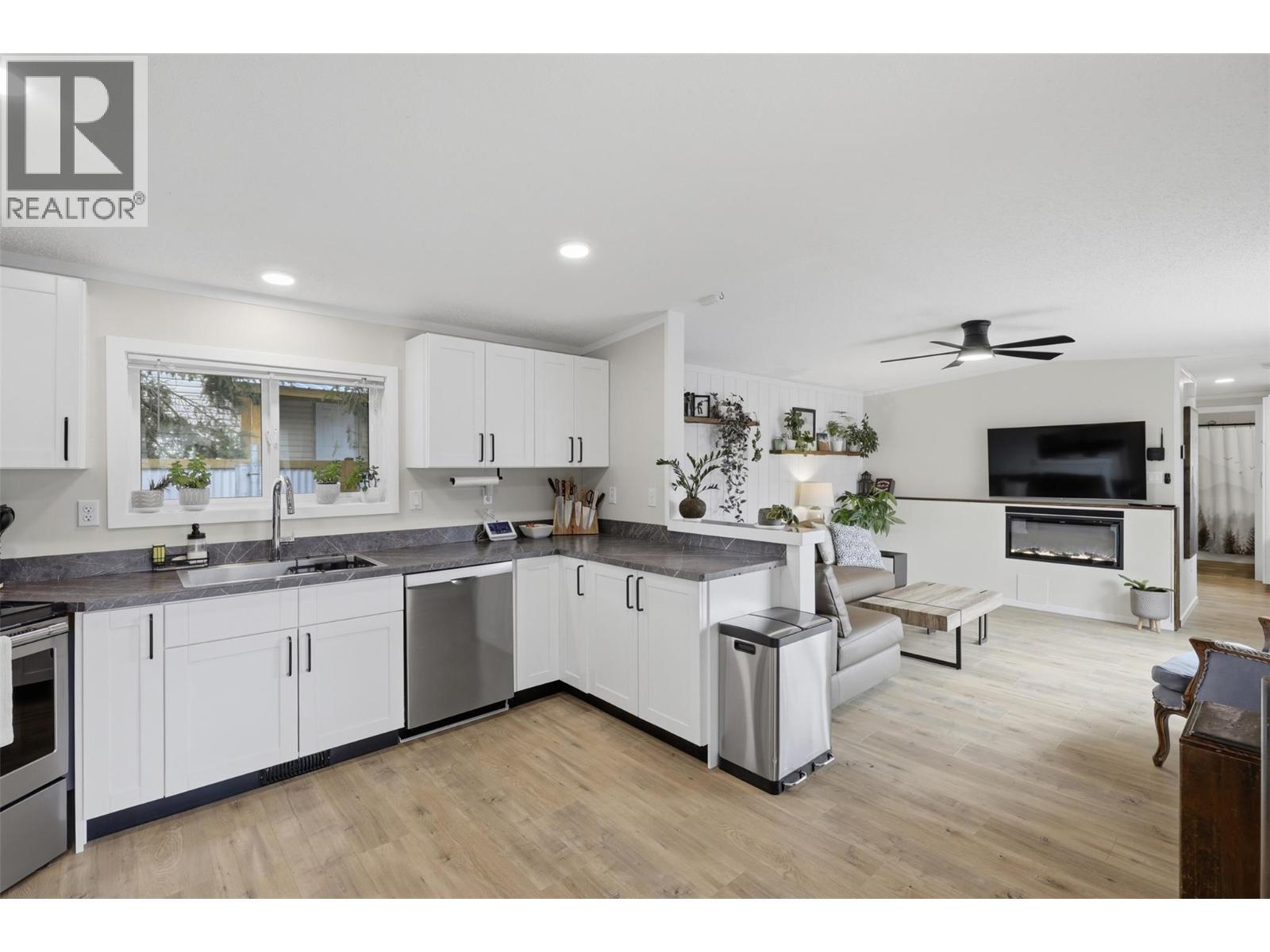 840 Klahanie Drive, Kamloops, British Columbia  V2C 5R2 - Photo 5 - 10388876