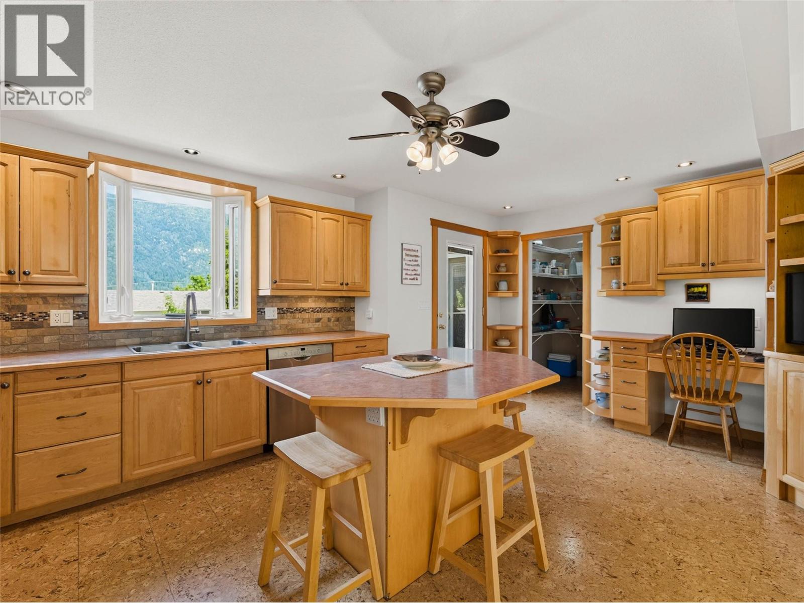 1007 Hoover Street, Nelson, British Columbia V1L 4X9 - Photo 5 - 10398131