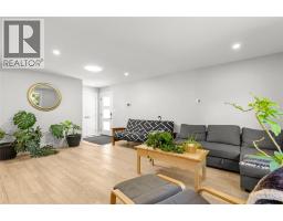 624 Armour Crescent, Kelowna, British Columbia  V1W 1A5 - Photo 6 - 10394147