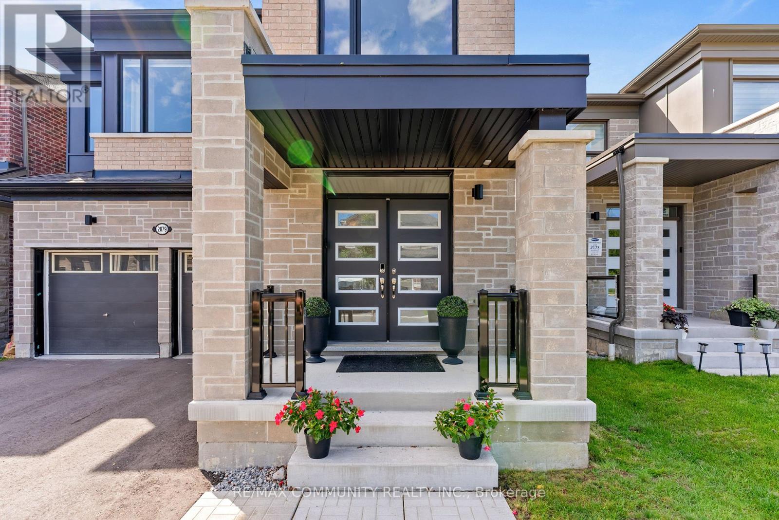 2879 Foxden Square, Pickering, Ontario  L1X 0N9 - Photo 2 - E13692274
