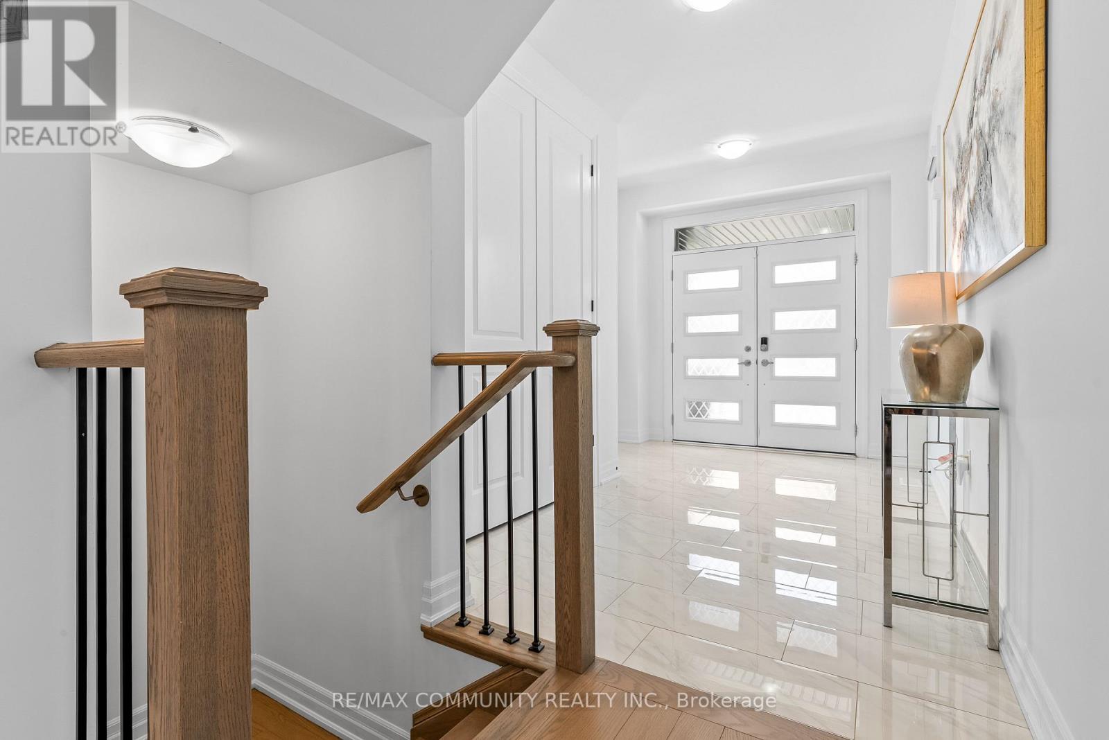 2879 Foxden Square, Pickering, Ontario  L1X 0N9 - Photo 4 - E13692274