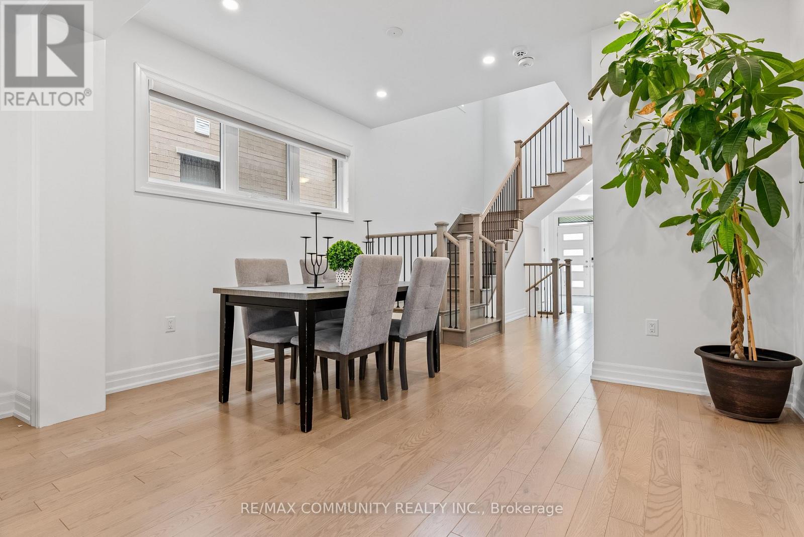 2879 Foxden Square, Pickering, Ontario  L1X 0N9 - Photo 6 - E13692274
