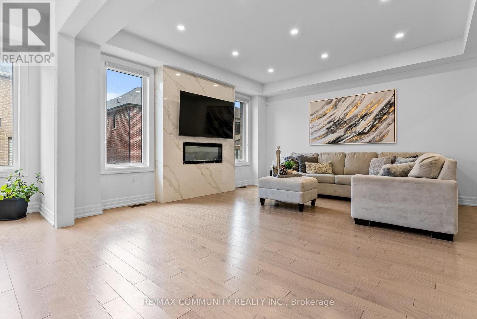 2879 Foxden Square, Pickering, Ontario  L1X 0N9 - Photo 7 - E13692274