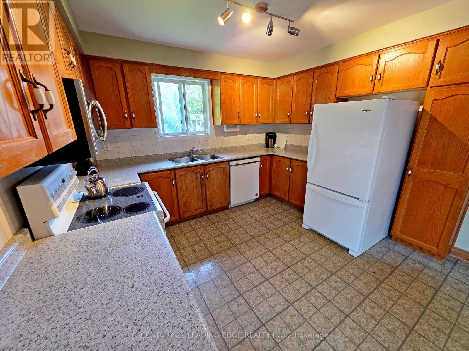 4 Bay Court, Georgina, Ontario  L4P 1B3 - Photo 10 - N13692052