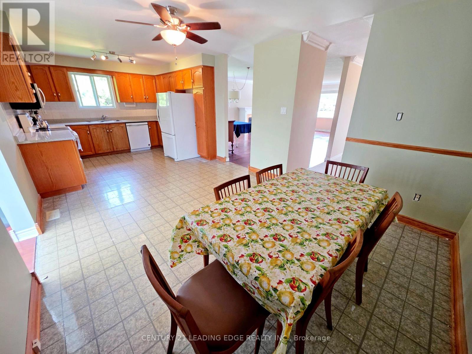 4 Bay Court, Georgina, Ontario  L4P 1B3 - Photo 12 - N13692052