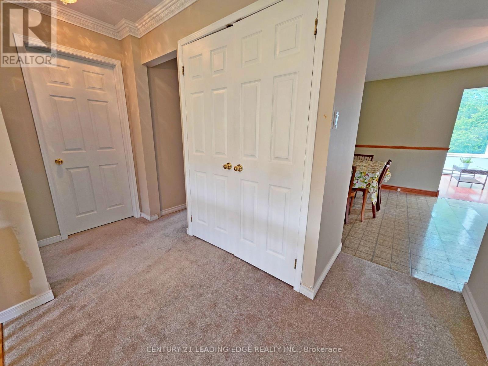 4 Bay Court, Georgina, Ontario  L4P 1B3 - Photo 5 - N13692052