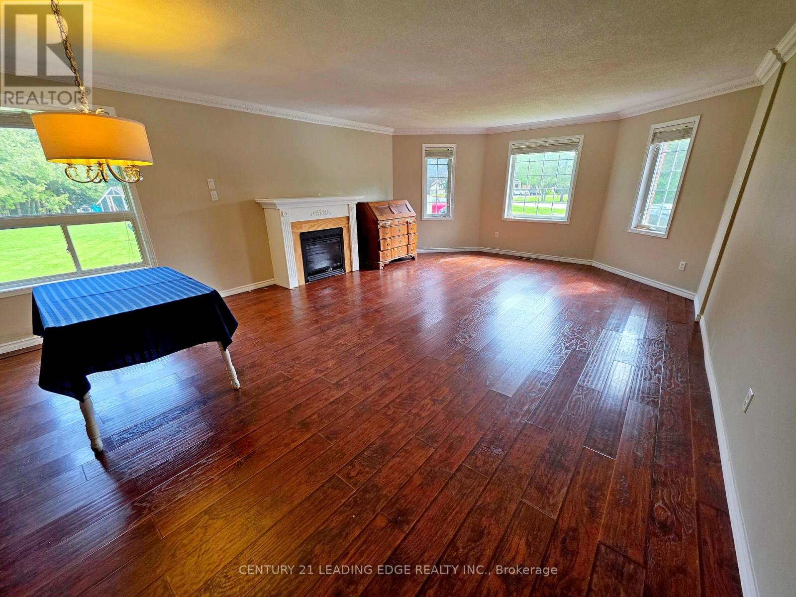 4 Bay Court, Georgina, Ontario  L4P 1B3 - Photo 7 - N13692052