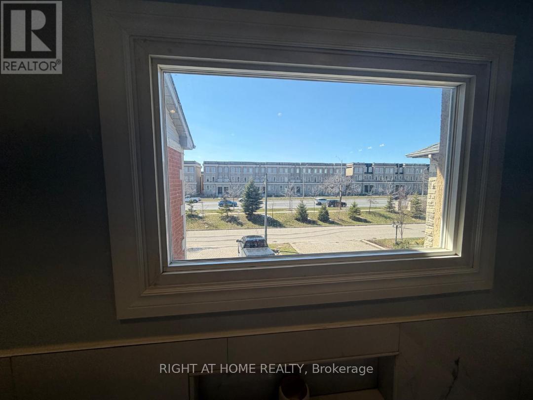 31 Northgate Crescent E, Richmond Hill, Ontario  L4B 2K8 - Photo 6 - N13692252