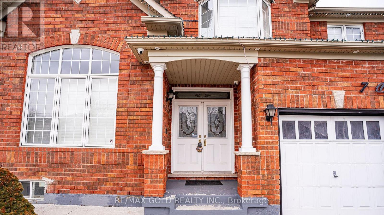 7 BETTEY ROAD, Brampton, Ontario
