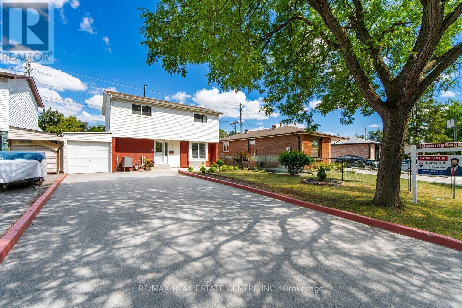 <div class="slider-price">$999,999</div><p>71 Sultan Pool Drive, Toronto, Ontario</p>