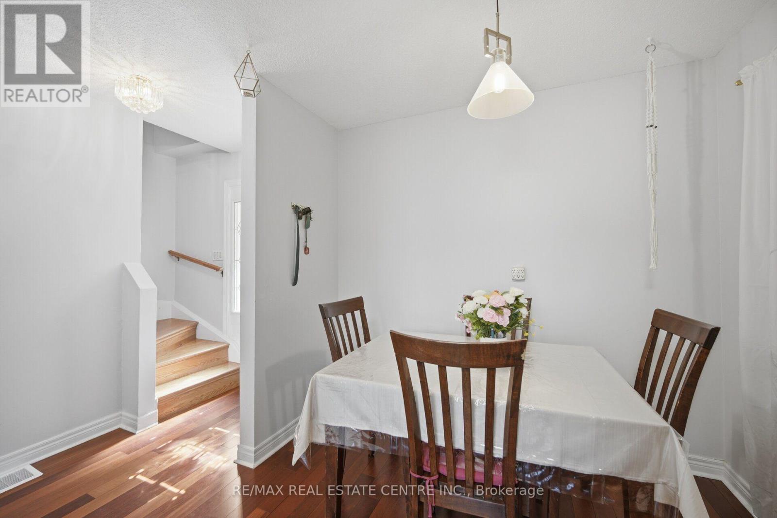 71 Sultan Pool Drive, Toronto, Ontario  M9V 4H5 - Photo 10 - W13688178