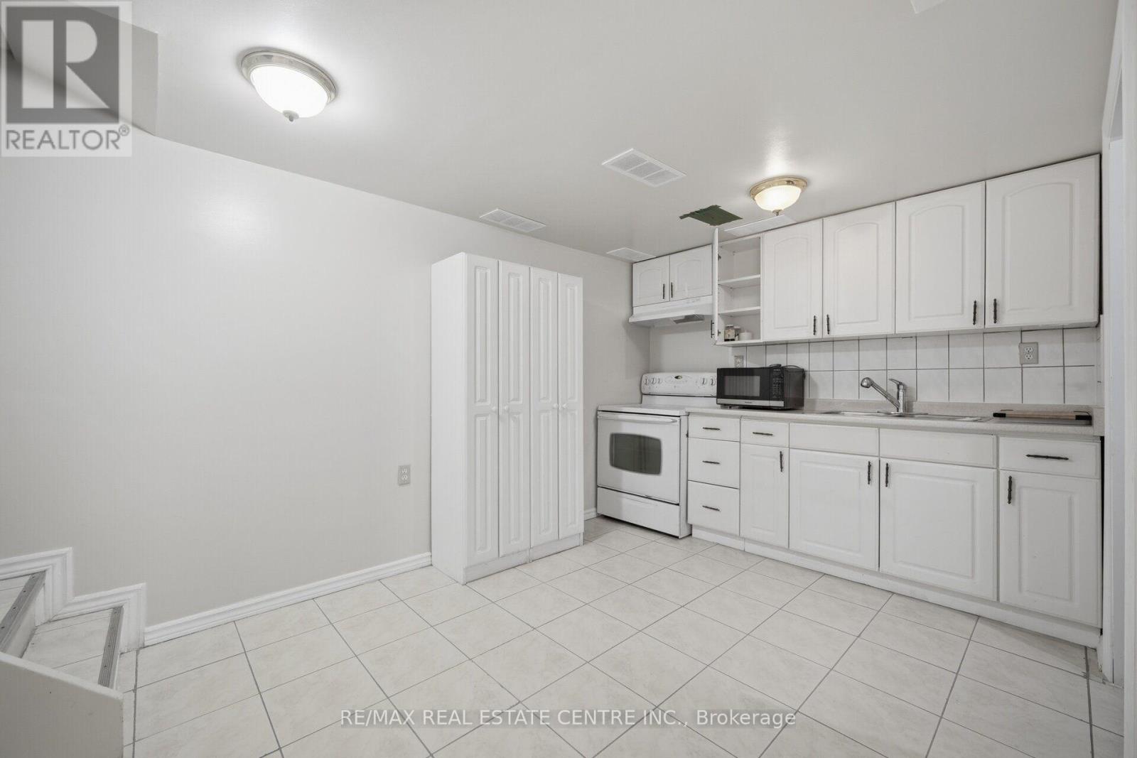 71 Sultan Pool Drive, Toronto, Ontario  M9V 4H5 - Photo 29 - W13688178