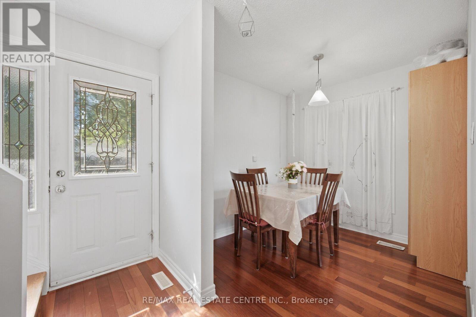 71 Sultan Pool Drive, Toronto, Ontario  M9V 4H5 - Photo 4 - W13688178