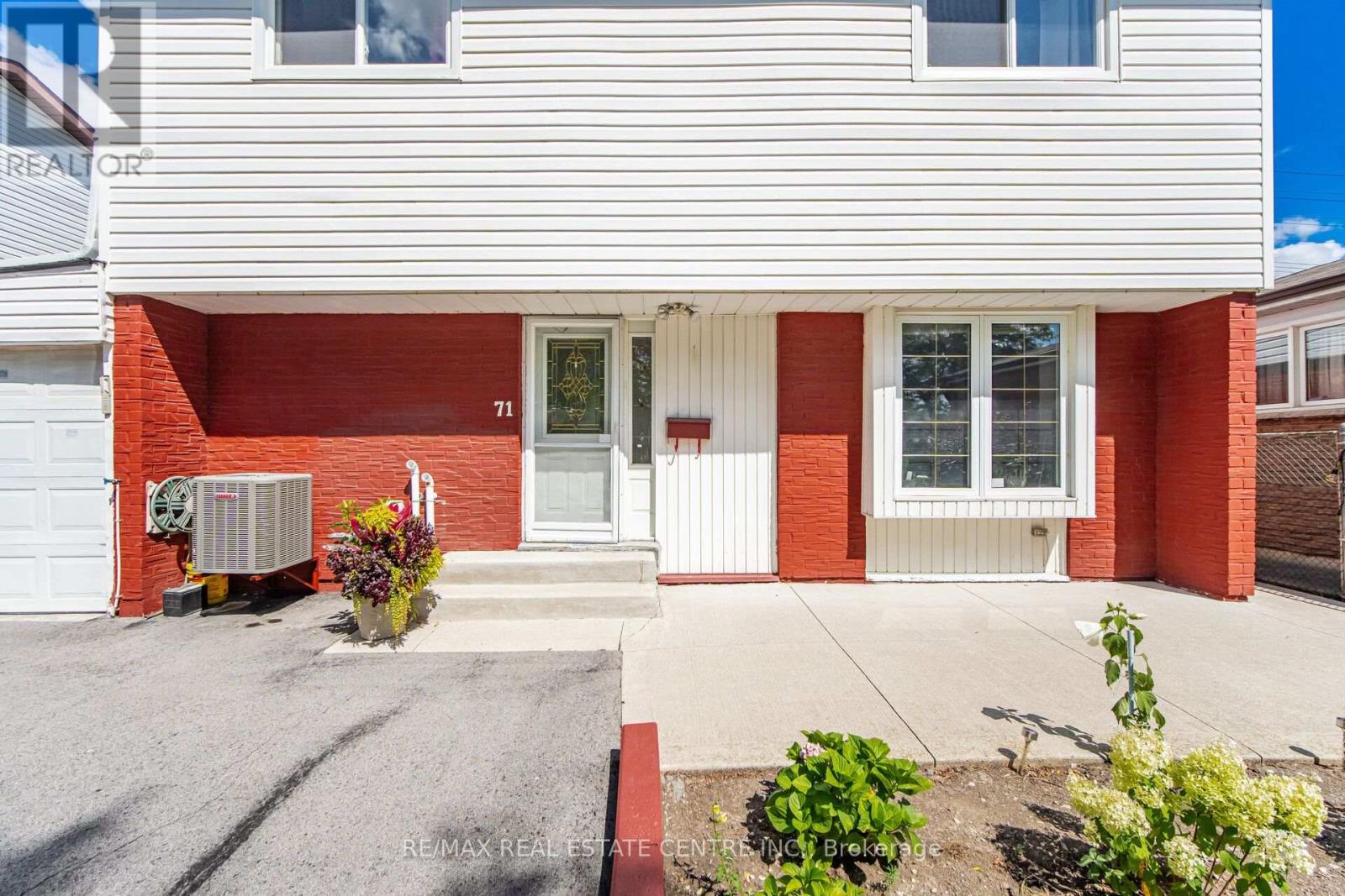 71 Sultan Pool Drive, Toronto, Ontario  M9V 4H5 - Photo 3 - W13688178