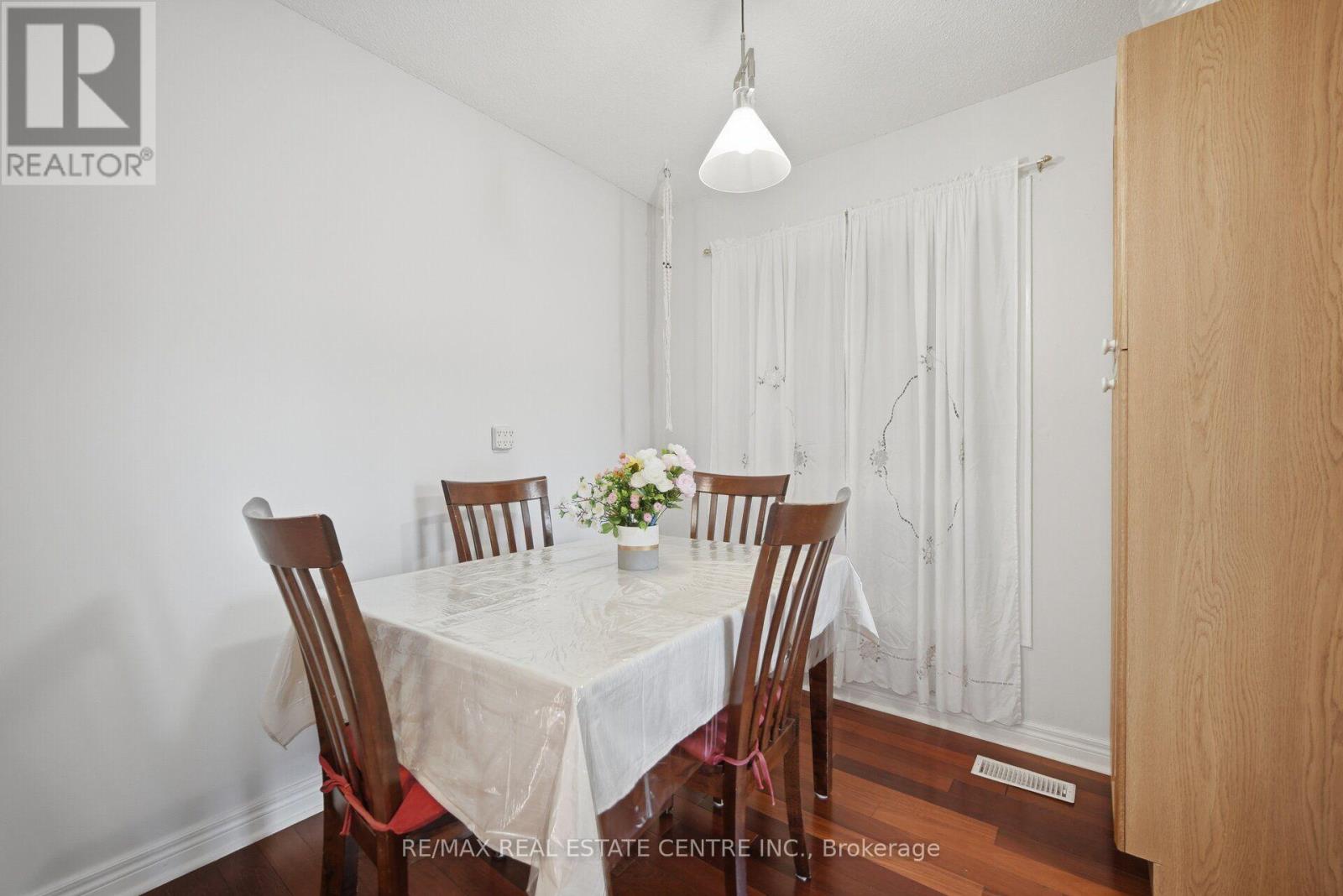 71 Sultan Pool Drive, Toronto, Ontario  M9V 4H5 - Photo 5 - W13688178