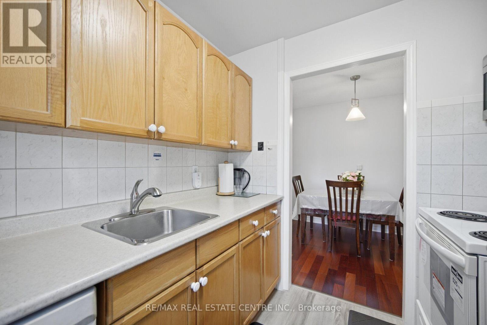 71 Sultan Pool Drive, Toronto, Ontario  M9V 4H5 - Photo 9 - W13688178