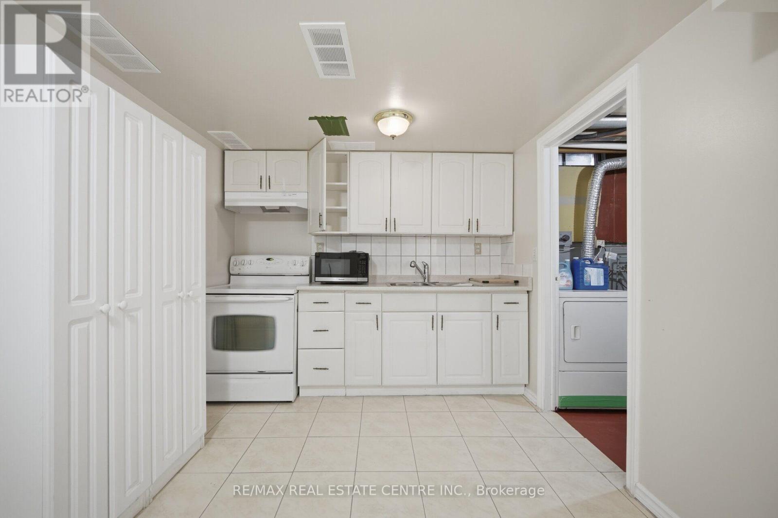 71 Sultan Pool Drive, Toronto, Ontario  M9V 4H5 - Photo 28 - W13688178