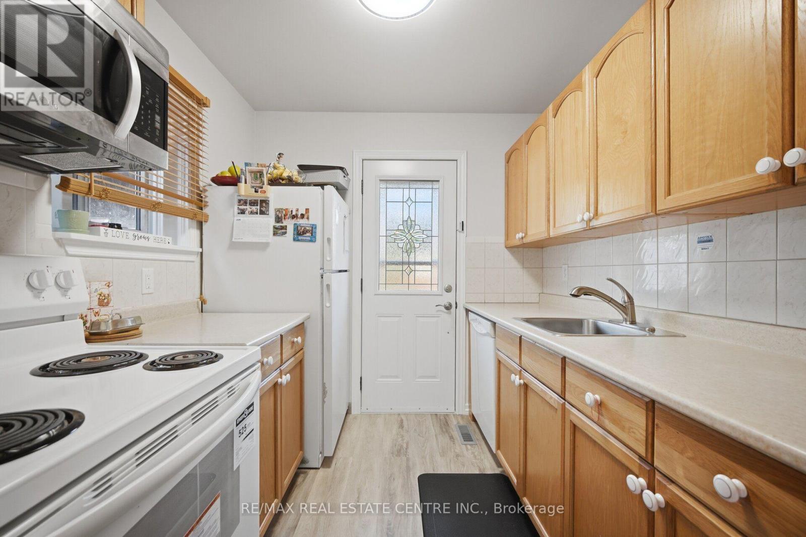 71 Sultan Pool Drive, Toronto, Ontario  M9V 4H5 - Photo 7 - W13688178