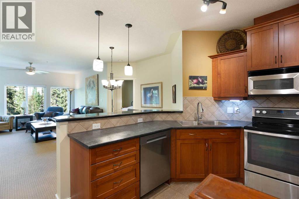 405, 10 Discovery Ridge Close SW, Calgary, Alberta  T3H 5X3 - Photo 4 - A2333895