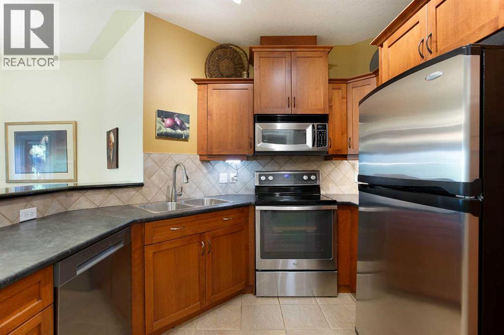 405, 10 Discovery Ridge Close SW, Calgary, Alberta  T3H 5X3 - Photo 5 - A2333895