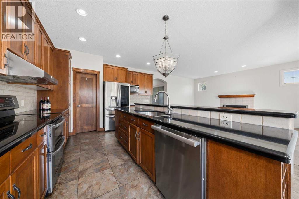 204 Eversyde Mews SW, Calgary, Alberta  T2Y 5A4 - Photo 8 - A2337730