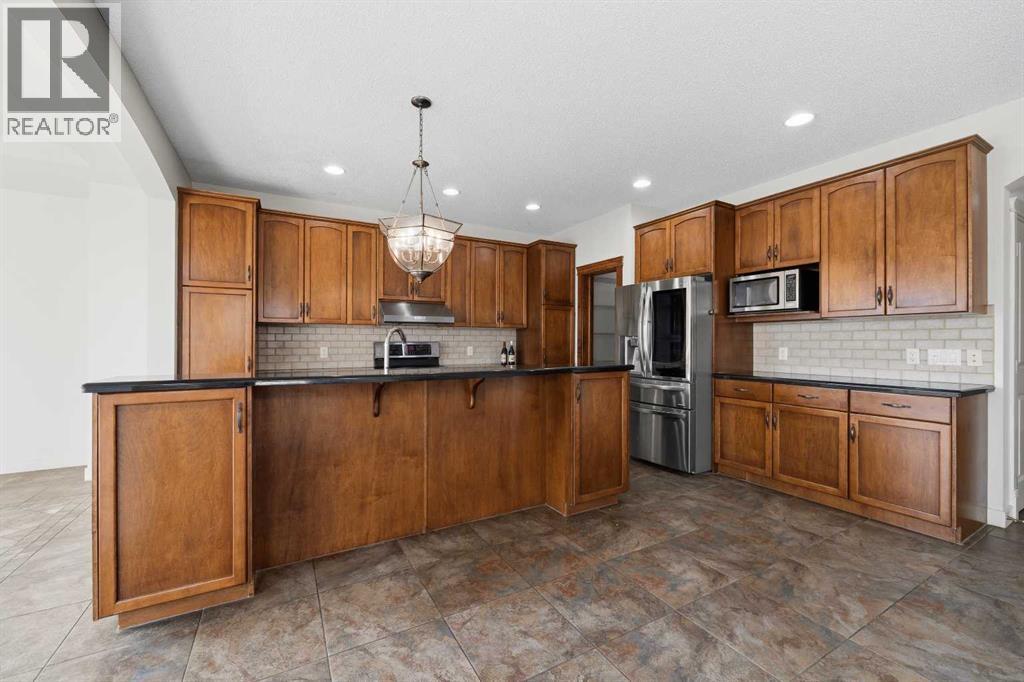 204 Eversyde Mews SW, Calgary, Alberta  T2Y 5A4 - Photo 7 - A2337730