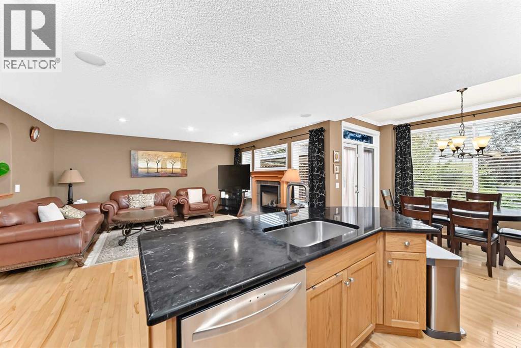 144 Cougarstone Common SW, Calgary, Alberta  T3H 5P5 - Photo 5 - A2338157