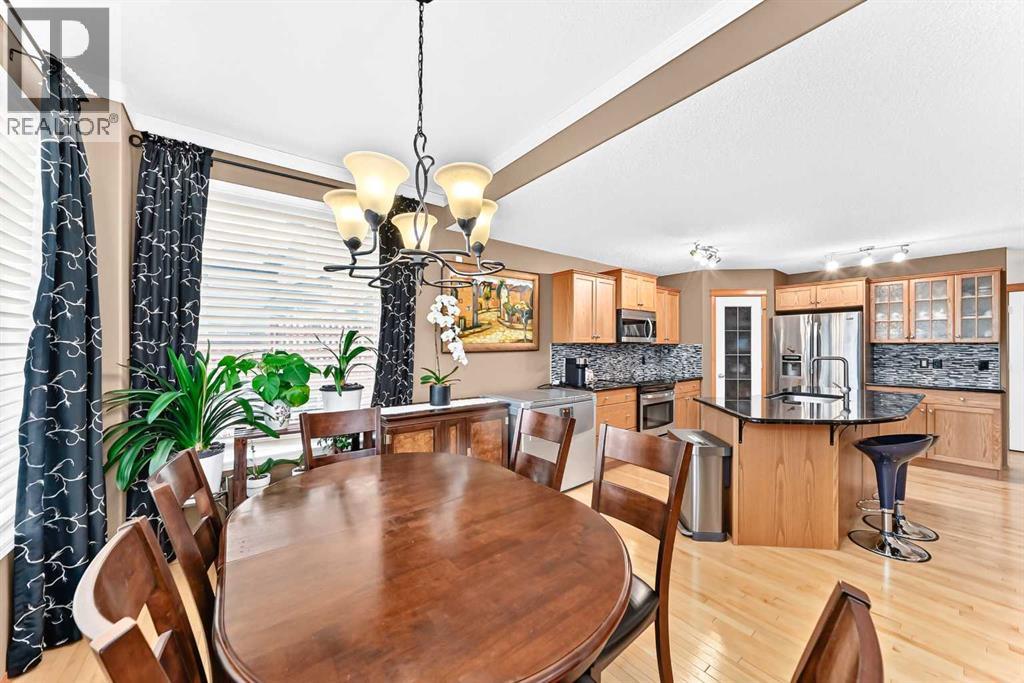 144 Cougarstone Common SW, Calgary, Alberta  T3H 5P5 - Photo 9 - A2338157