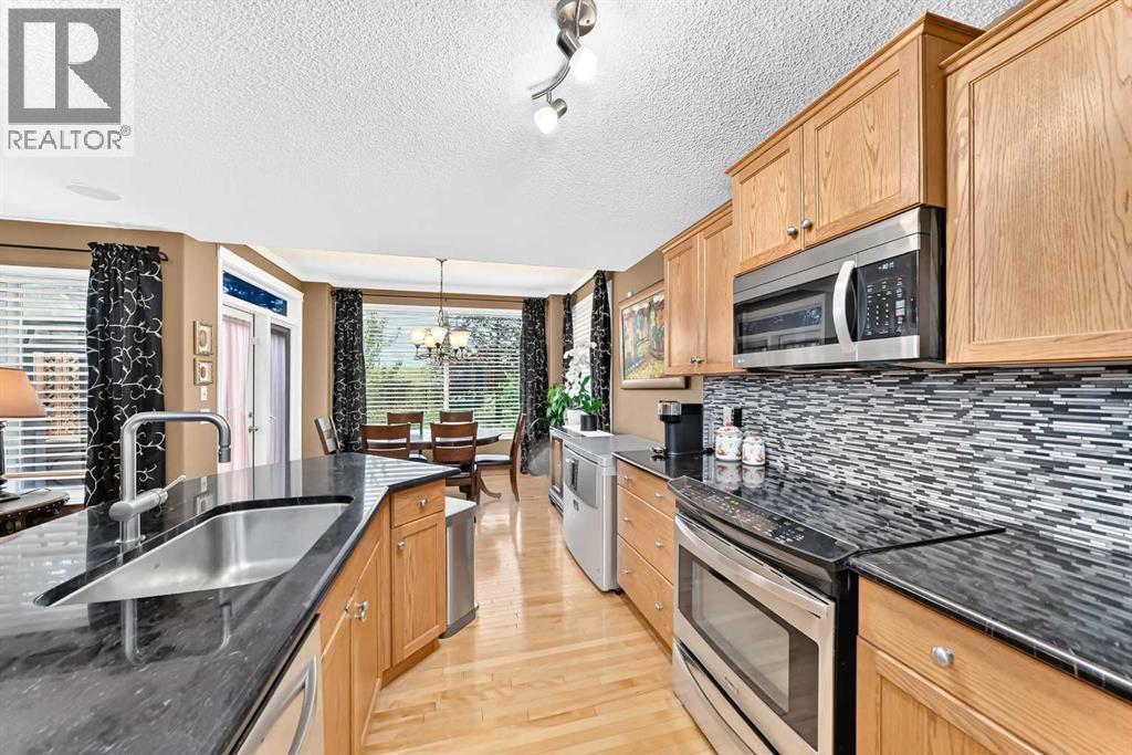 144 Cougarstone Common SW, Calgary, Alberta  T3H 5P5 - Photo 4 - A2338157