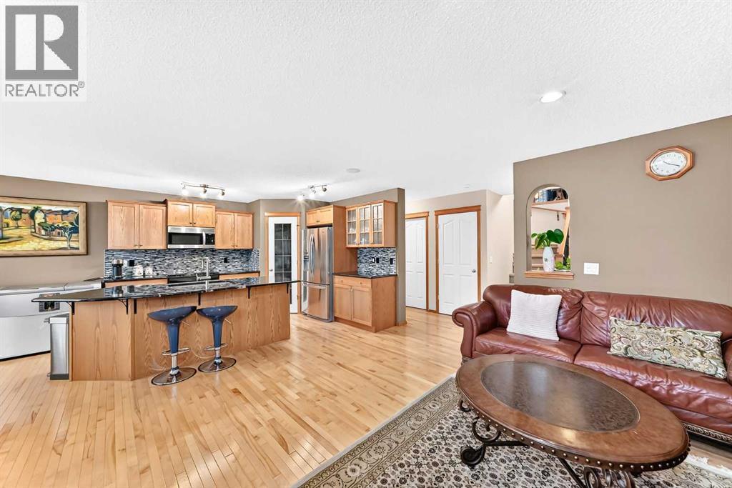 144 Cougarstone Common SW, Calgary, Alberta  T3H 5P5 - Photo 12 - A2338157