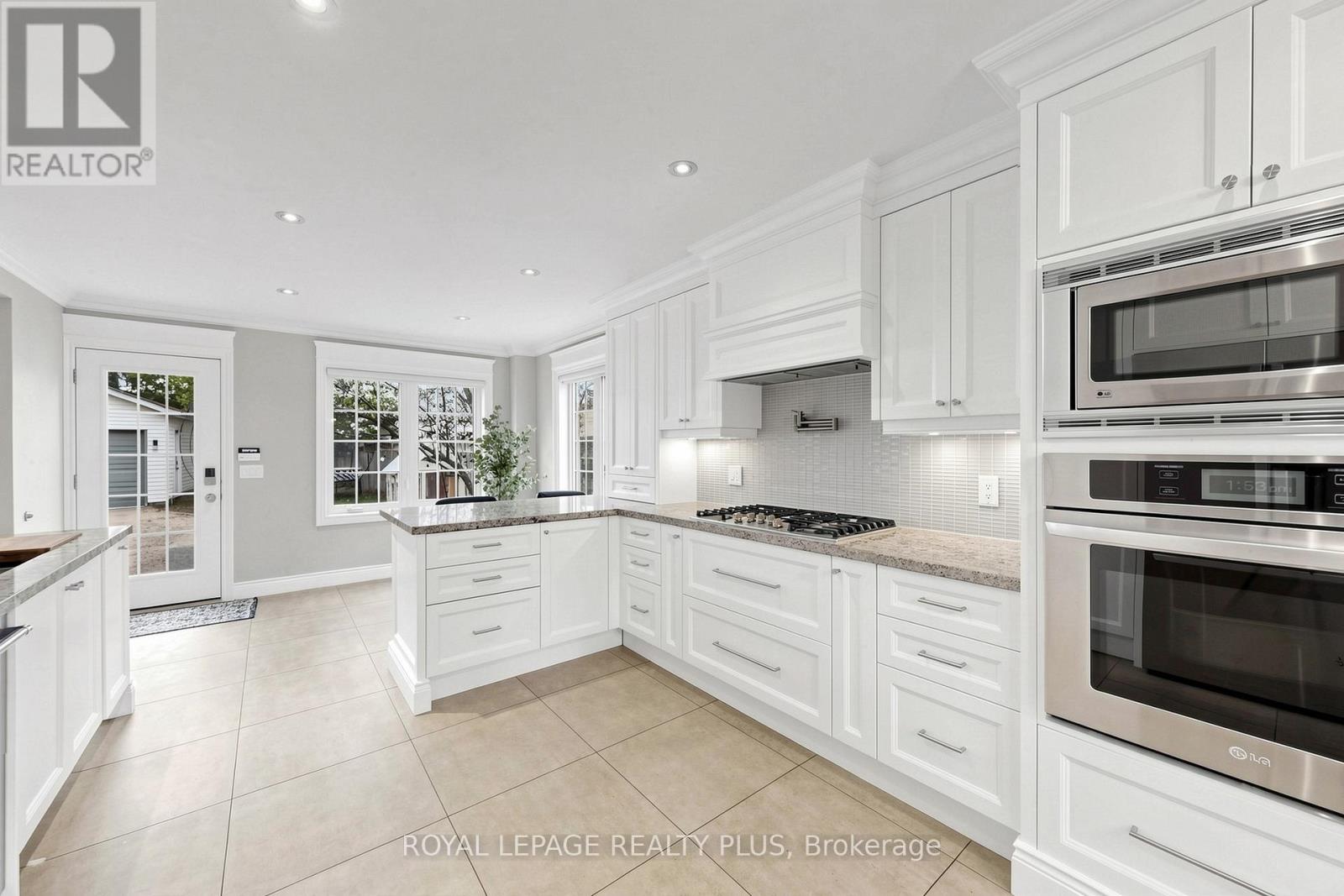239 Westfield Trail, Oakville, Ontario  L6H 6H8 - Photo 10 - W13692072