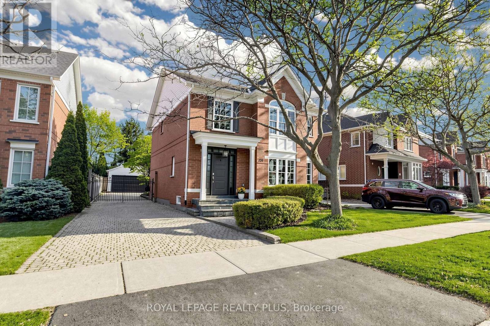 239 Westfield Trail, Oakville, Ontario  L6H 6H8 - Photo 2 - W13692072