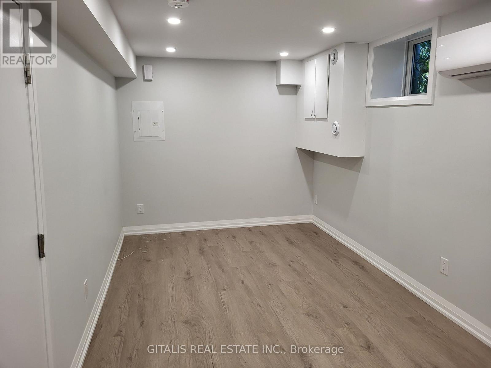 B2 - 195 Oakmount Road N, Toronto, Ontario  M6P 2N1 - Photo 2 - W13692084
