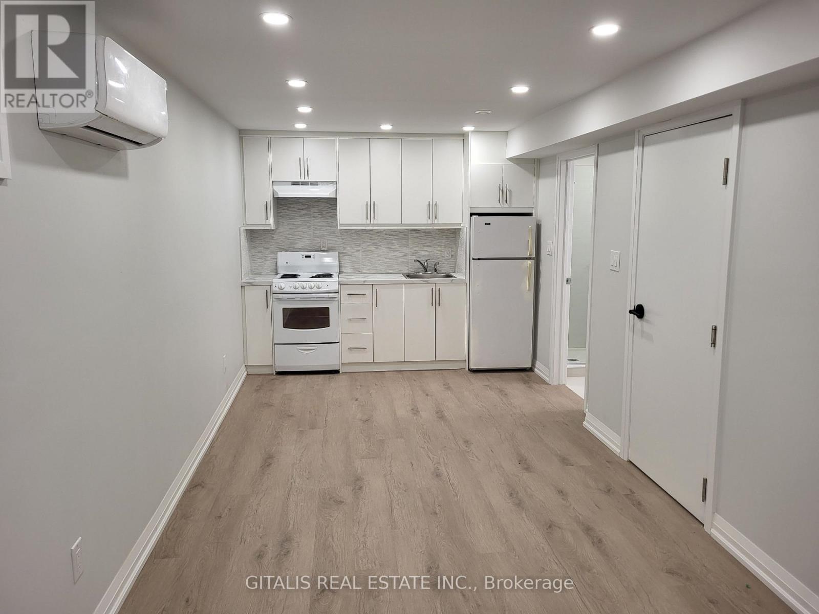 B2 - 195 Oakmount Road N, Toronto, Ontario  M6P 2N1 - Photo 3 - W13692084