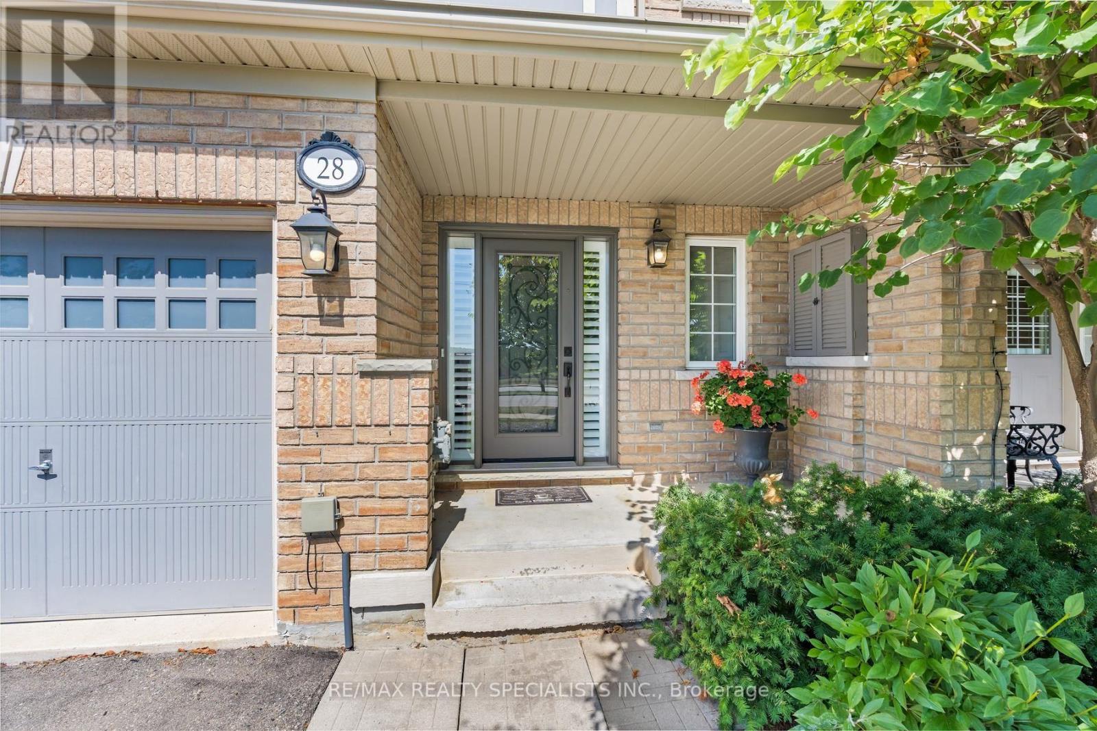 28 Chetholme Place, Halton Hills, Ontario  L7G 0E1 - Photo 2 - W13692100