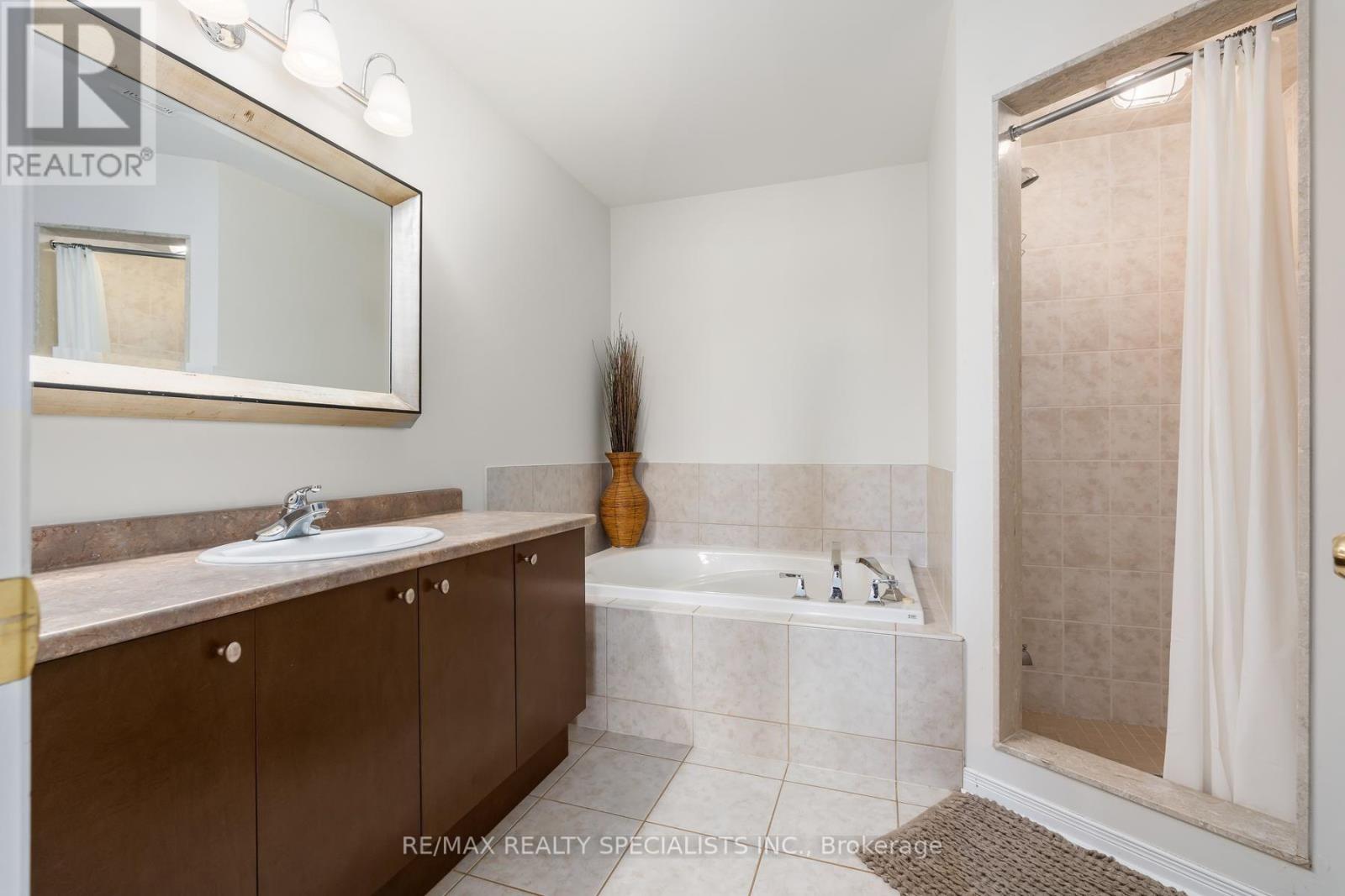 28 Chetholme Place, Halton Hills, Ontario  L7G 0E1 - Photo 23 - W13692100