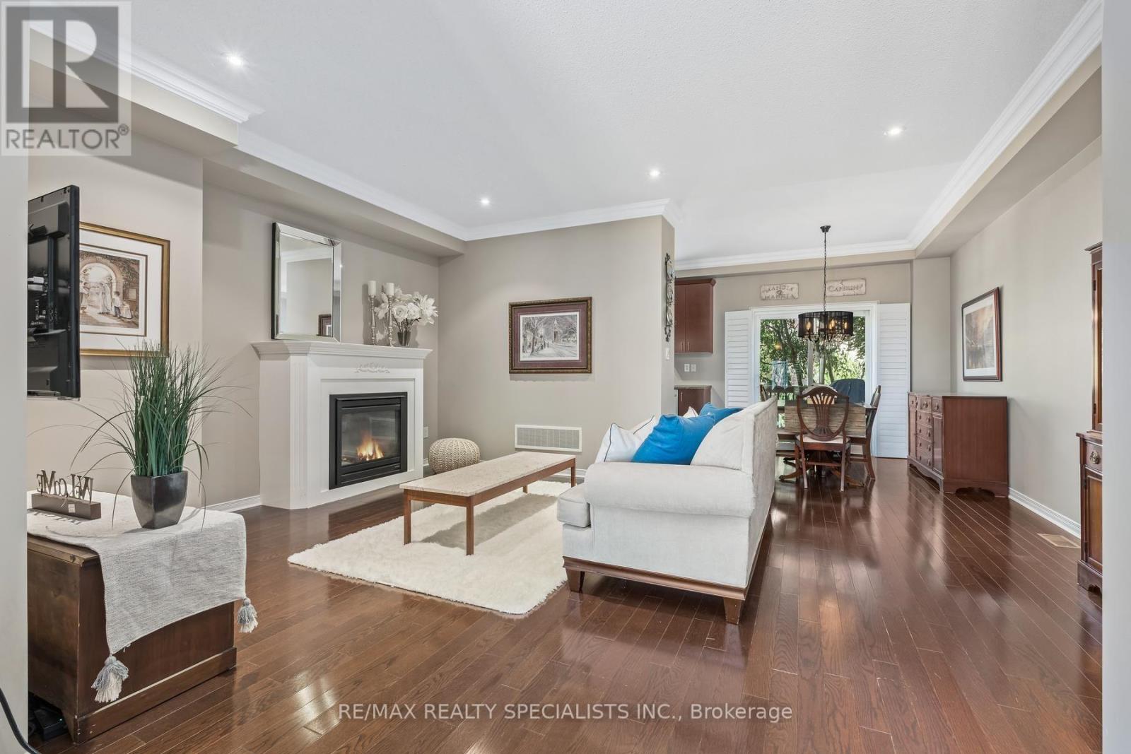 28 Chetholme Place, Halton Hills, Ontario  L7G 0E1 - Photo 6 - W13692100