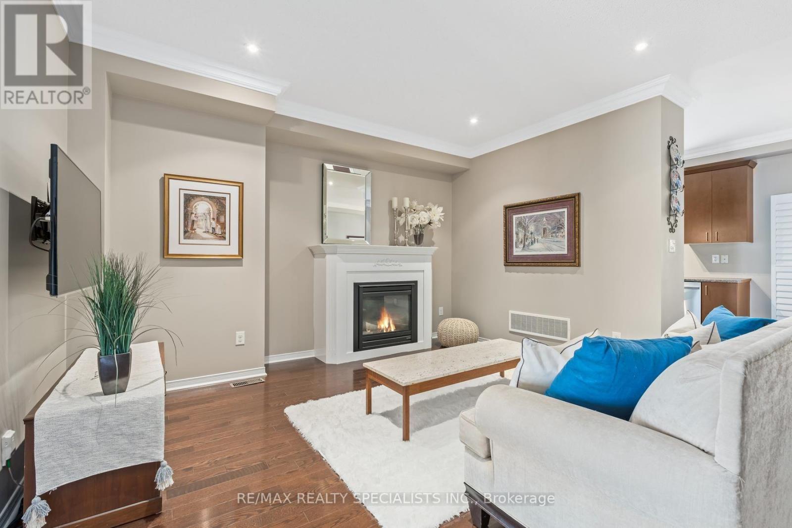 28 Chetholme Place, Halton Hills, Ontario  L7G 0E1 - Photo 7 - W13692100