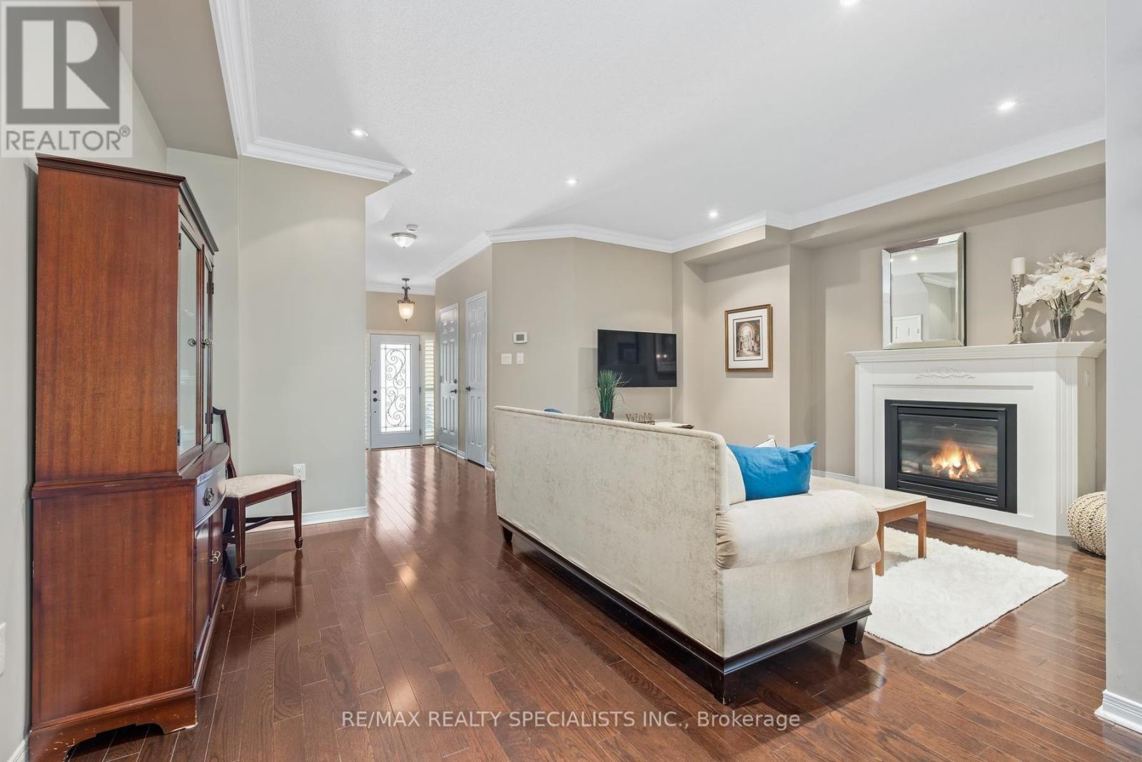28 Chetholme Place, Halton Hills, Ontario  L7G 0E1 - Photo 8 - W13692100