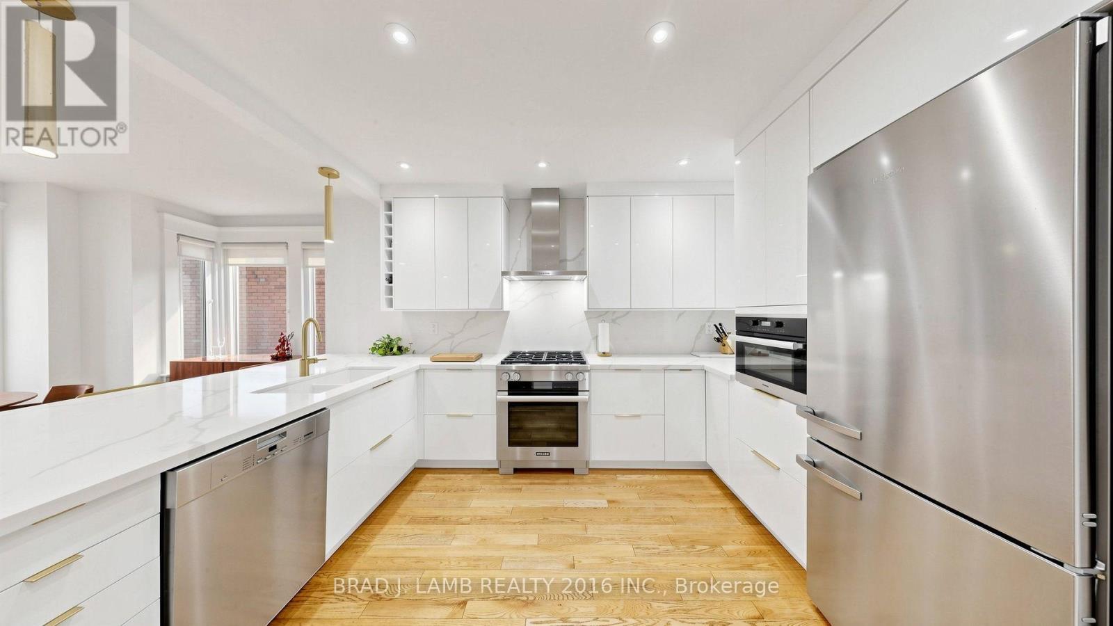 154 Fairview Avenue, Toronto, Ontario  M6P 3A5 - Photo 10 - W13692126