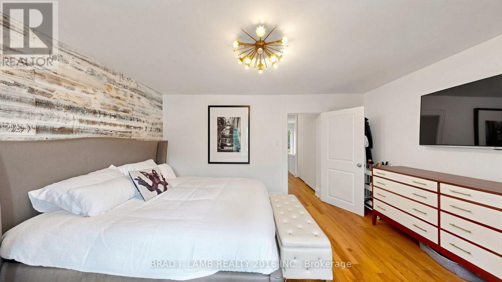 154 Fairview Avenue, Toronto, Ontario  M6P 3A5 - Photo 12 - W13692126