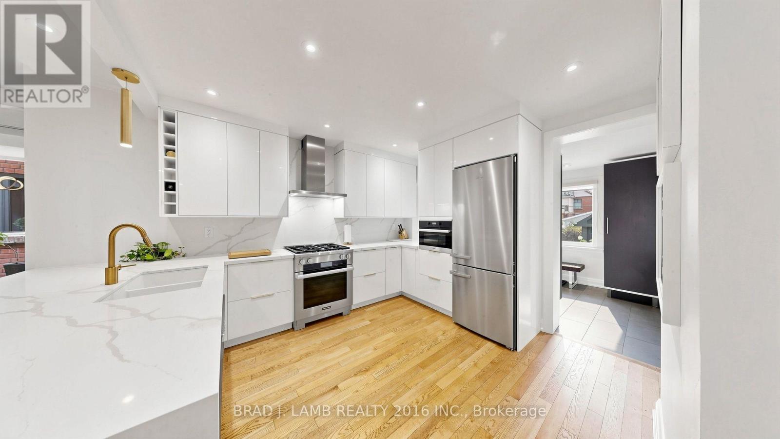 154 Fairview Avenue, Toronto, Ontario  M6P 3A5 - Photo 4 - W13692126